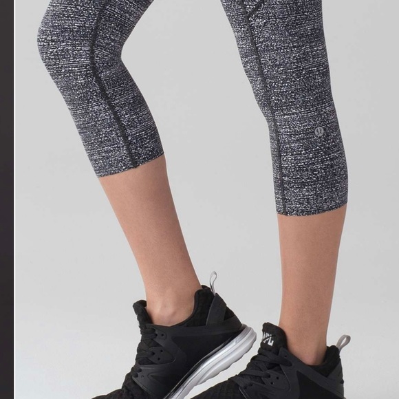 Lululemon Fast & Free Crop 19” Nulux, EUC - Picture 5 of 9